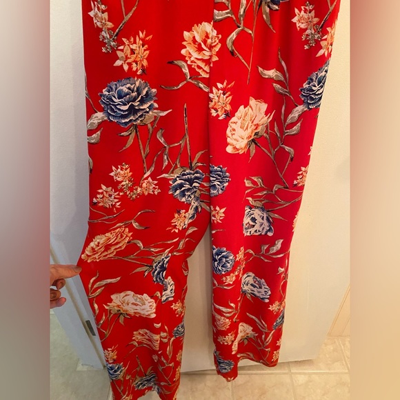 NWOT Romeo & Juliet Red Floral Jumpsuit - Size Medium - Picture 8 of 15